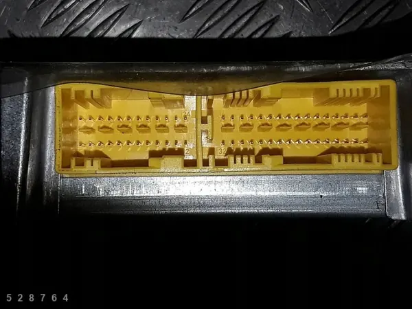 2007 Mitsubishi Outlander ECU P8635A053 image 4