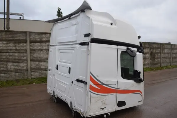 Cabina Mercedes-Benz OE para Actros MP4 Giga Space image 5