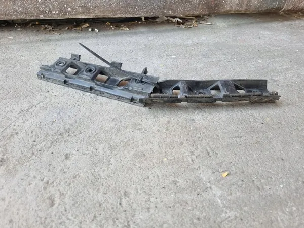 Scivolo paraurti anteriore sinistro VW Passat B6 image 7