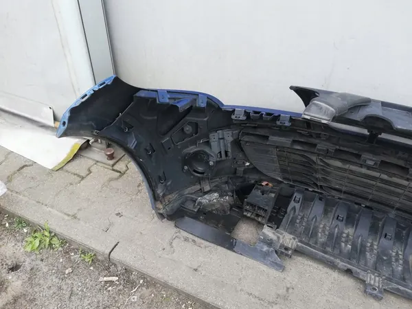 Paraurti anteriore Renault Megane III image 8