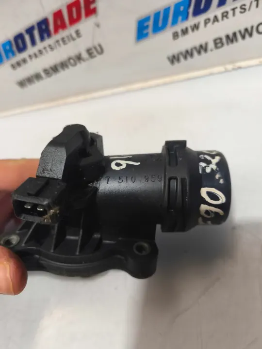 BMW Termostat OEM 7510959 - Begagnad OE-del image 4