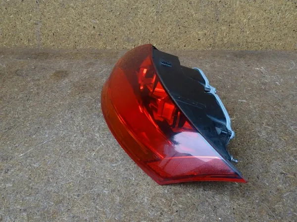 AUDI TT 8J 06- Luz Trasera Derecha Cereza Oscura 8J0945096C image 2