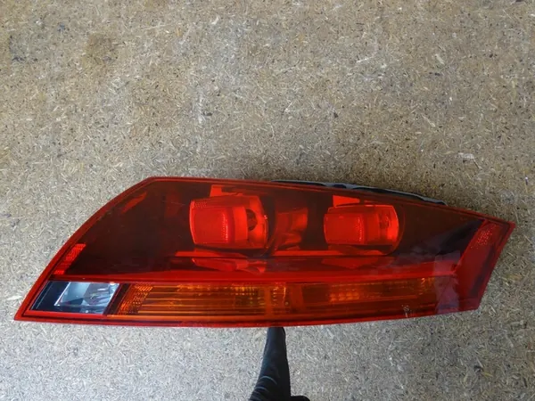 AUDI TT 8J 06- Luz Trasera Derecha Cereza Oscura 8J0945096C image 4