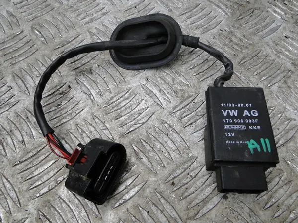 Bränslepumpmodulkontroller VW Touran 1.2TSI OEM 1T0906093F image 2