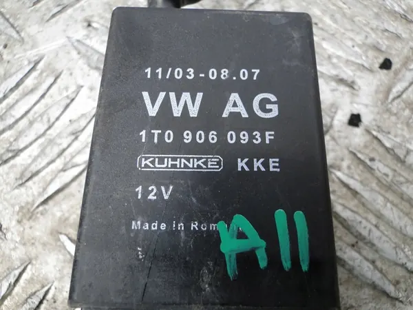 Bränslepumpmodulkontroller VW Touran 1.2TSI OEM 1T0906093F image 3