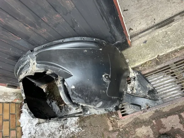 BMW X5 E70 Front Left Wheel Arch OEM 51717234831 image 3