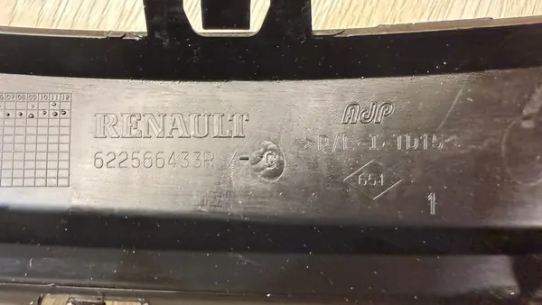 RENAULT TWINGO 3 Grill Frame 622566433R image 3