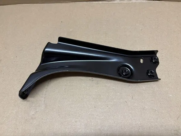 Suporte de montagem de para-lama dianteiro direito Skoda Octavia III 5E0821142A image 2