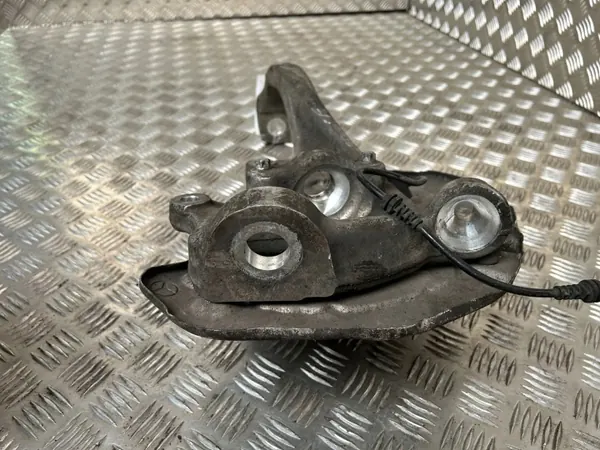 Mercedes-Benz C W205 voorwielnaaf OEM 2052100 image 3