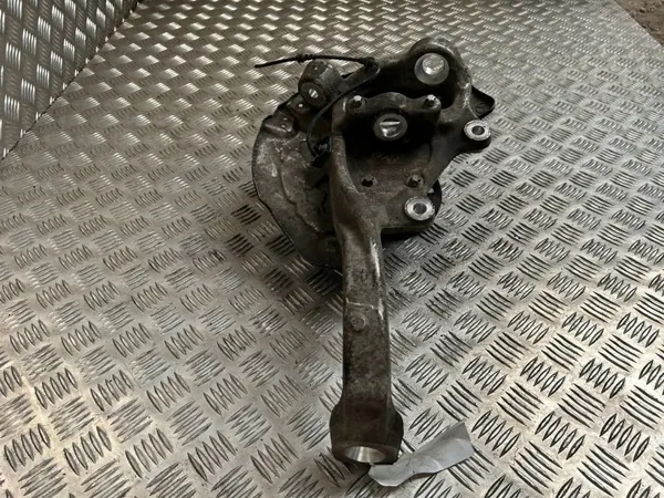 Mercedes-Benz C W205 voorwielnaaf OEM 2052100 image 6