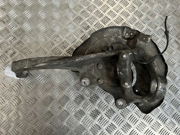 Mercedes-Benz C W205 voorwielnaaf OEM 2052100 image 7
