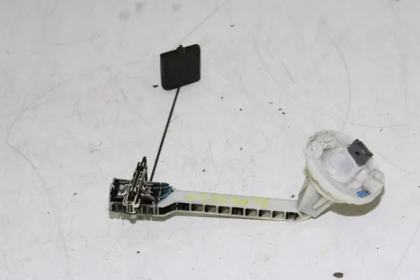 Mercedes W210 Bränslenivåsensor OEM 2105421617 image 3