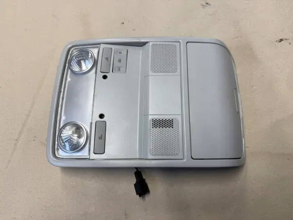 Lampe d'habitacle VW Golf VI OEM 1K0868837E - Occasion image 2