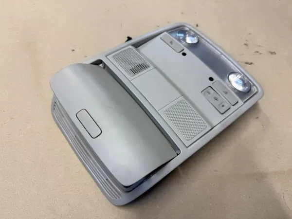 Lampe d'habitacle VW Golf VI OEM 1K0868837E - Occasion image 3