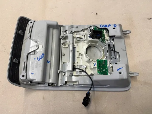 Lampe d'habitacle VW Golf VI OEM 1K0868837E - Occasion image 4