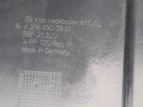 Mercedes E W214 motorunderskydd OEM A2146903901 image 3