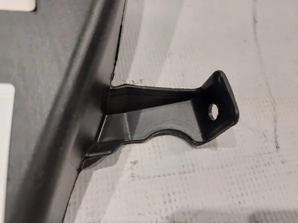 Vänster bromskylningsluftdeflektor OEM 84210830 image 3