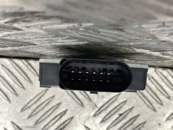Sensor ponto cego Porsche OE 4N0907566AM Taycan image 4