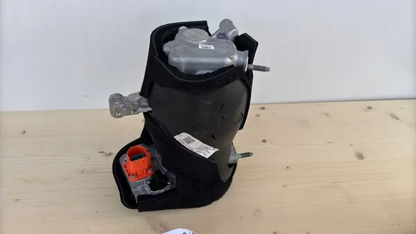 Tesla Model 3 Y AC-kompressori PAK8/6 image 2