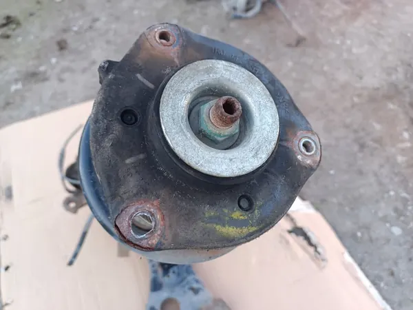 Snodo di sospensione anteriore sinistro Skoda Octavia II 1.8 TFSI OEM image 5