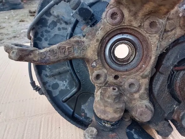 Snodo di sospensione anteriore sinistro Skoda Octavia II 1.8 TFSI OEM image 6