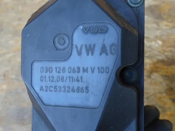 Corpo de borboleta AUDI A3 8P 1.9 TDI 03G128063M image 8