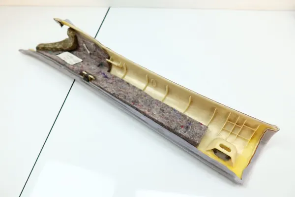 Mercedes CL W215 Etupilarin kansi oikea OEM 2156900225 image 5