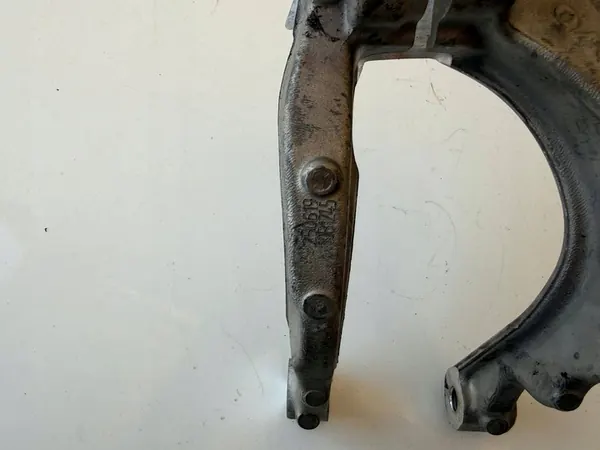 Volvo S60 Iskunvaimentimen Kiinnike OE 31476122 image 6