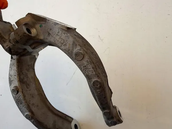 Volvo S60 Iskunvaimentimen Kiinnike OE 31476122 image 7