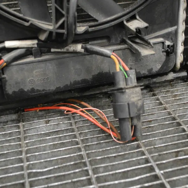 Käytetty jäähdytysosa OEM 8K0260401H Audi A5 Cabriolle image 10
