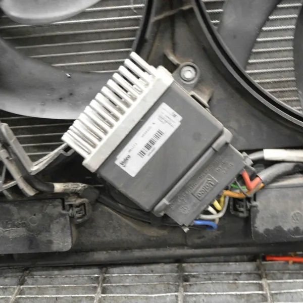 Käytetty jäähdytysosa OEM 8K0260401H Audi A5 Cabriolle image 4