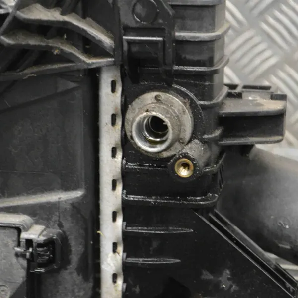 Käytetty jäähdytysosa OEM 8K0260401H Audi A5 Cabriolle image 6