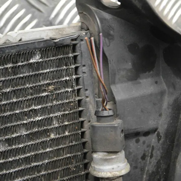 Käytetty jäähdytysosa OEM 8K0260401H Audi A5 Cabriolle image 9