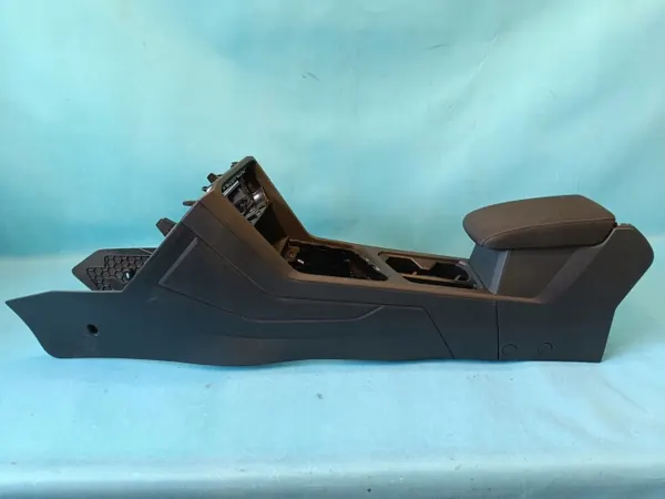 Keskikäytävän käsinoja VW TIGUAN II 2 Lift 2021 R OEM 5NA864207 image 4