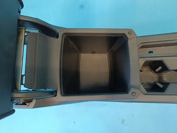 Keskikäytävän käsinoja VW TIGUAN II 2 Lift 2021 R OEM 5NA864207 image 6