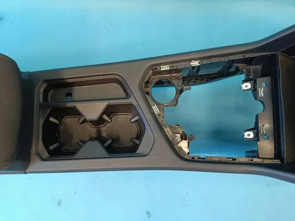 Keskikäytävän käsinoja VW TIGUAN II 2 Lift 2021 R OEM 5NA864207 image 7