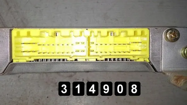 Mazda 323 ECU OEM AM-314908 - Käytetty osa image 3