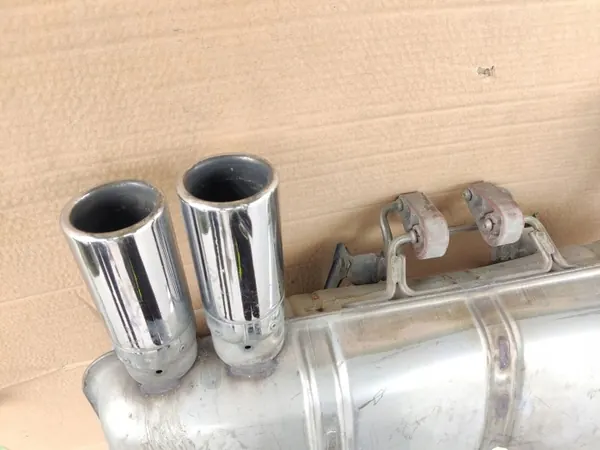 BMW M3 E92/E93 Pakoputken Vaimennin OEM 7840575 image 7
