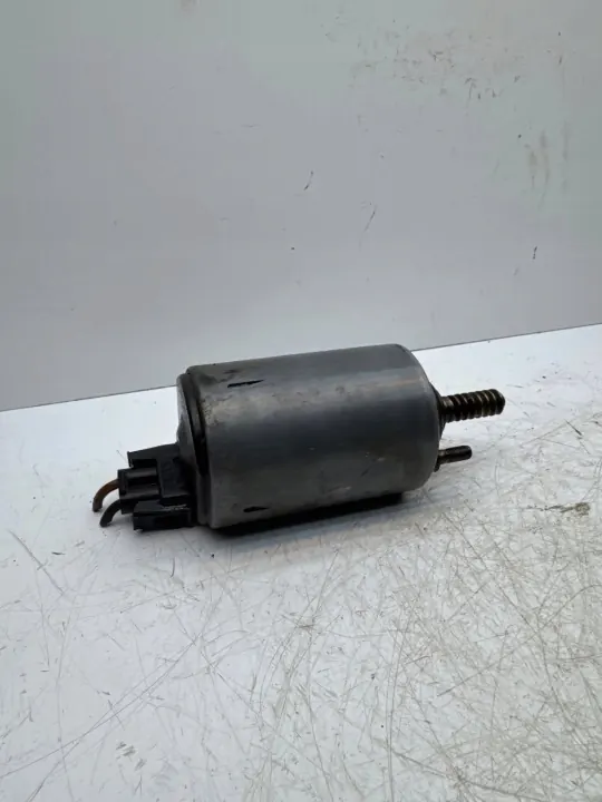 BMW E46 Nockenwellenversteller-Aktuator OEM 7104570 image 2
