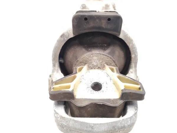 Audi A5 Moottorin kiinnike 2.0 TDI Diesel 8W0199372CD image 6