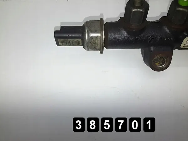 Brandstofrail Volvo V50 2010 1600hdi OEM 9685297580 image 2