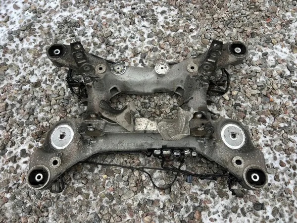 OEM 7992 Traverse arrière pour Range Rover Vogue L405 image 2