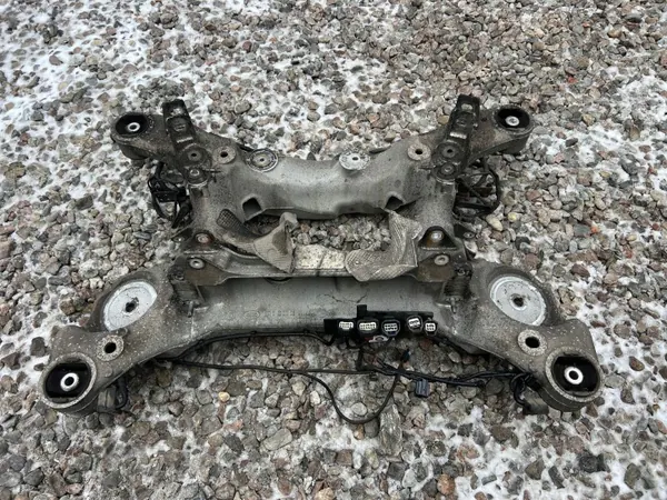 OEM 7992 Traverse arrière pour Range Rover Vogue L405 image 3
