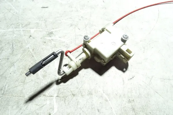 Bränsletankluckmotor AUDI Q7 4L 4L0810773D image 2