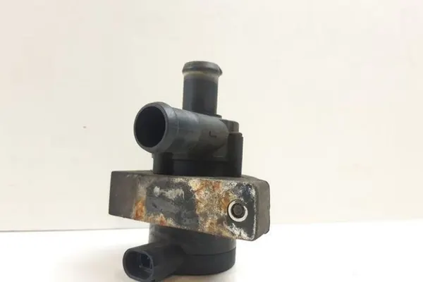 Vattencirkulationspump VOLVO V40 2.0L Diesel 2012 image 4