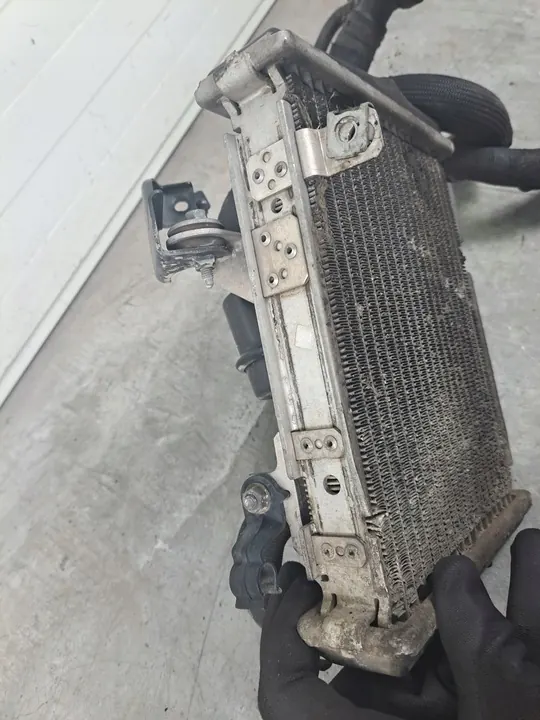 Radiador de agua derecho Audi S4 B6 B7 4.2 OEM image 3