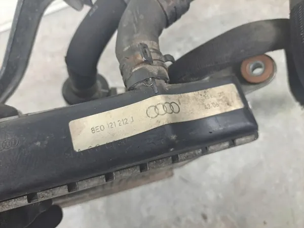 Radiador de agua derecho Audi S4 B6 B7 4.2 OEM image 4