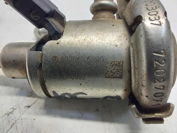 Injecteur AdBlue Mercedes OEM A0004905300 - Occasion image 3