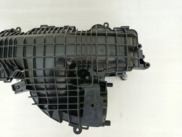 Colector de Admisión Volvo OEM 32361916 - Usado image 10
