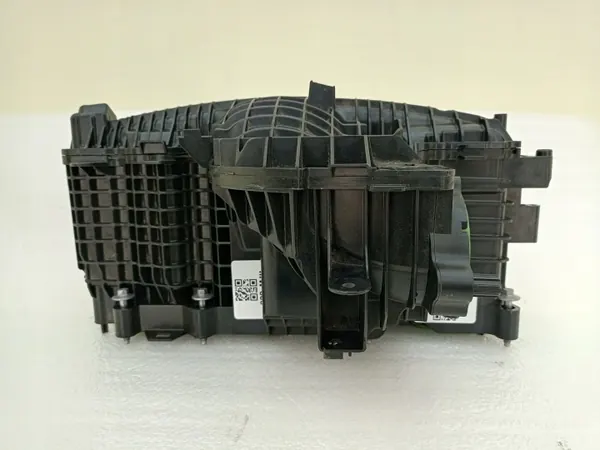 Colector de Admisión Volvo OEM 32361916 - Usado image 5